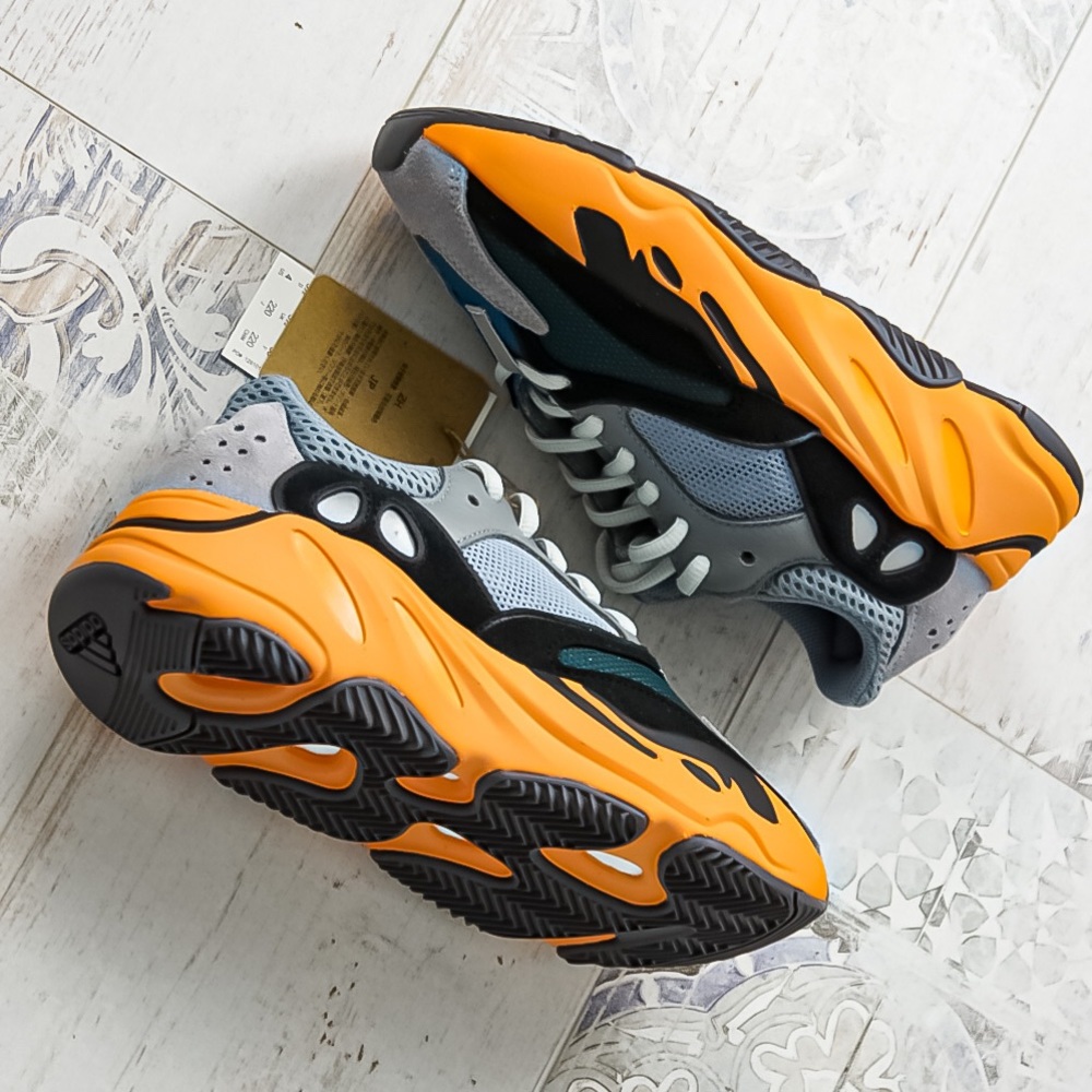 Yeezy 700 Boost ‘Wash Orange’ - Size 4